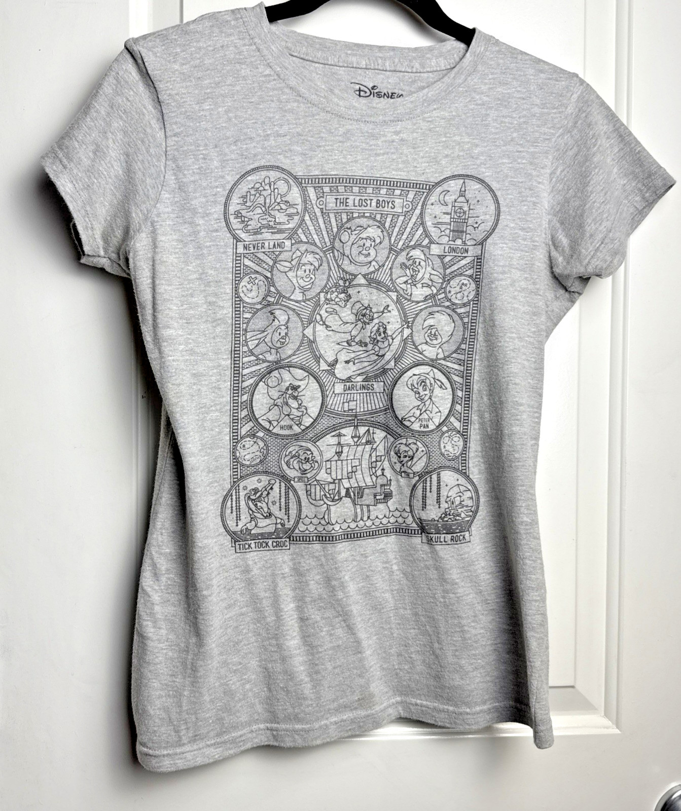 Disney Peter Pan Women’s T-Shirt Size M Gray The Lost Boys Neverland Skull Rock