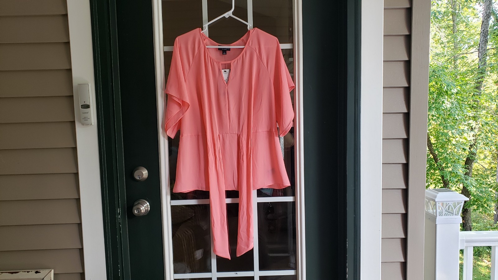 Bold Elements Women’s Peach Keyhole VNeck Tie Front Kimono Top Large Bin1-86