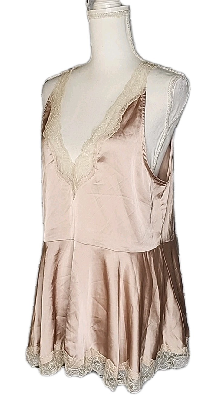 • NWT En Creme Women’s Sleeveless Sexy Lace Blouse Size Large Beige & Ivory