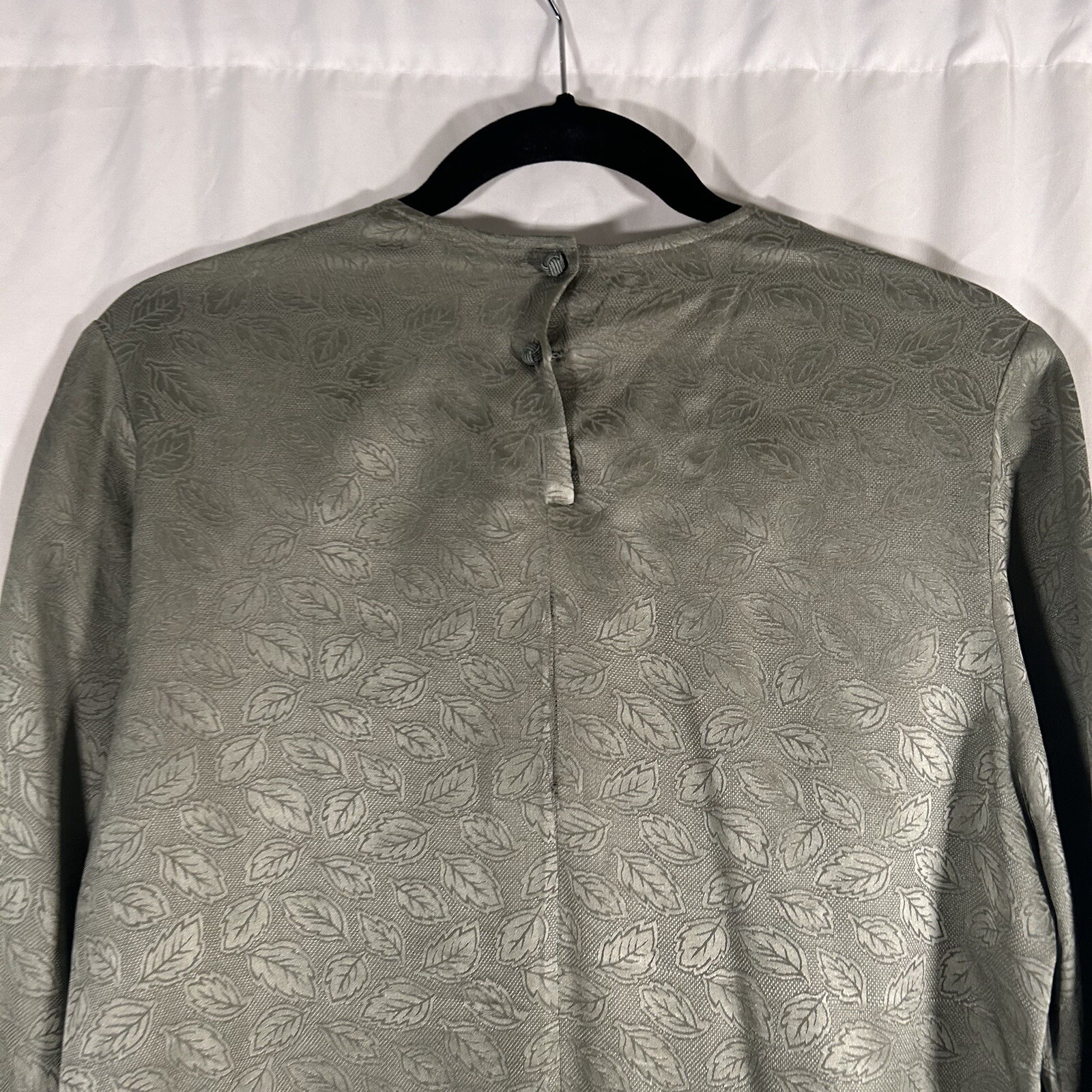 Talbots Silk Shirt Women’s 6 Solid Green Floral Long Sleeve Round Neck Dry Clean