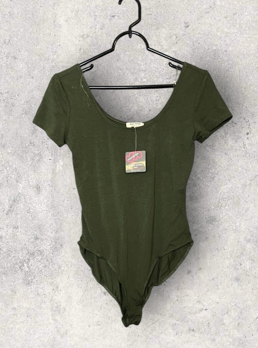 Hearts & Hips Women’s Medium Green Scoop Neck Stretch Bodysuit NEW