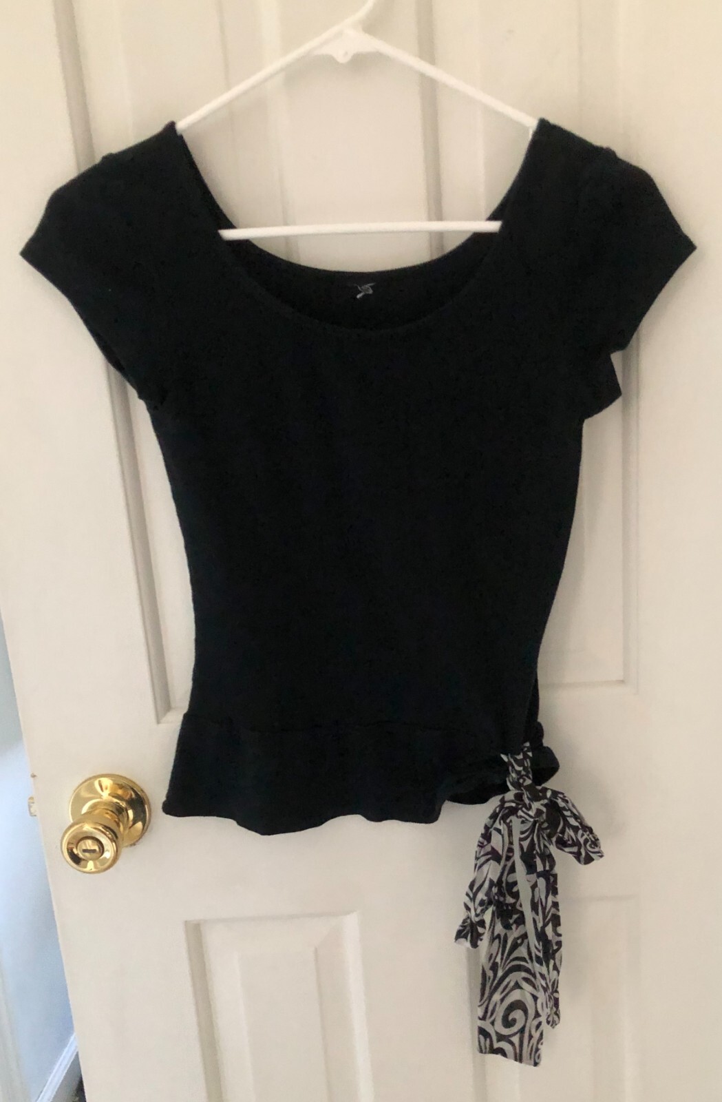 Black T Shirt with attached Black & White Geometric Bow at Hip – Size Small