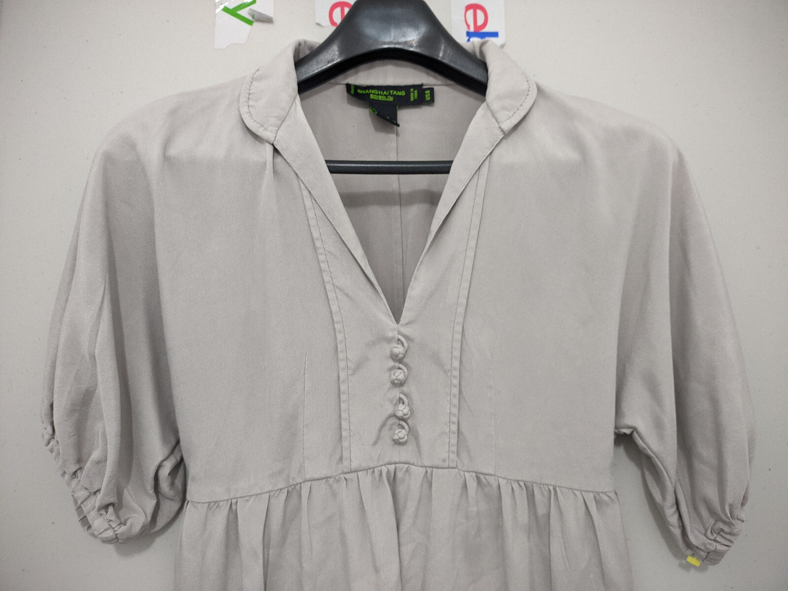 Shanghai Tang Top Womens 8 Gray Blouse Popover 100% Silk Faux Button Collar Slit