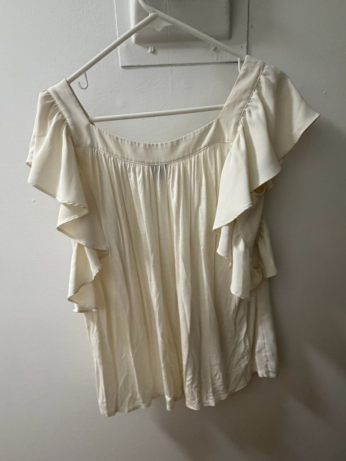 Ann Taylor Cream Ruffle Sleeve Blouse Size M