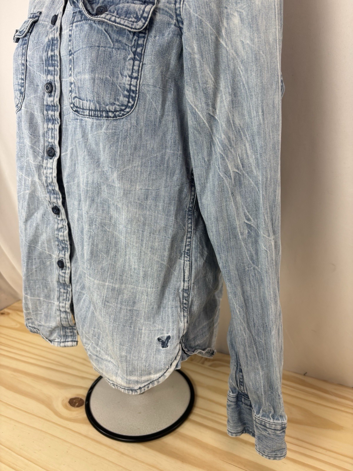 American Eagle Light Wash Denim Button Down Shirt 100% Cotton Womens Small