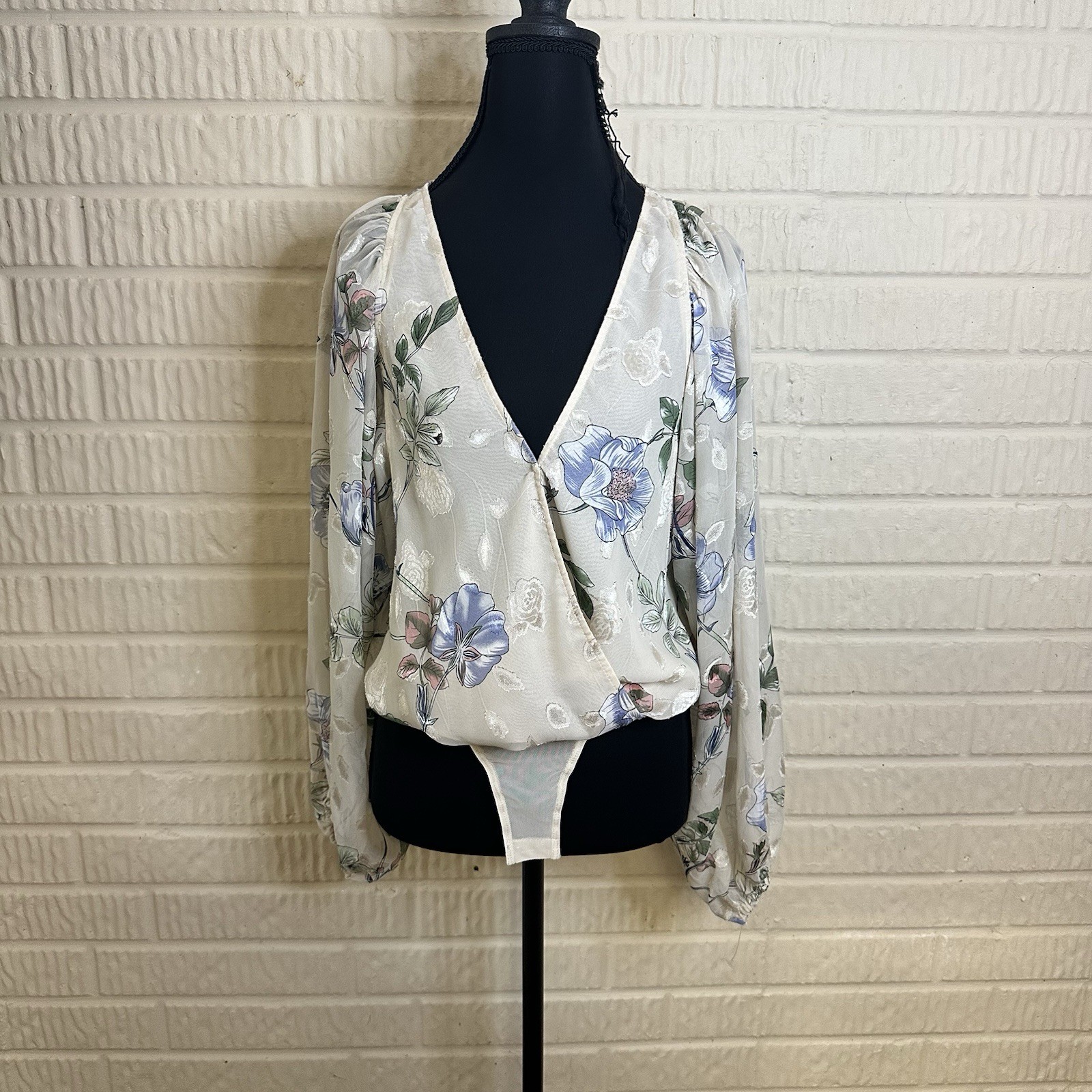 ASTR The Label Floral Cream Sheer Bodysuit Sz S V Neck Night Out Vacation Party