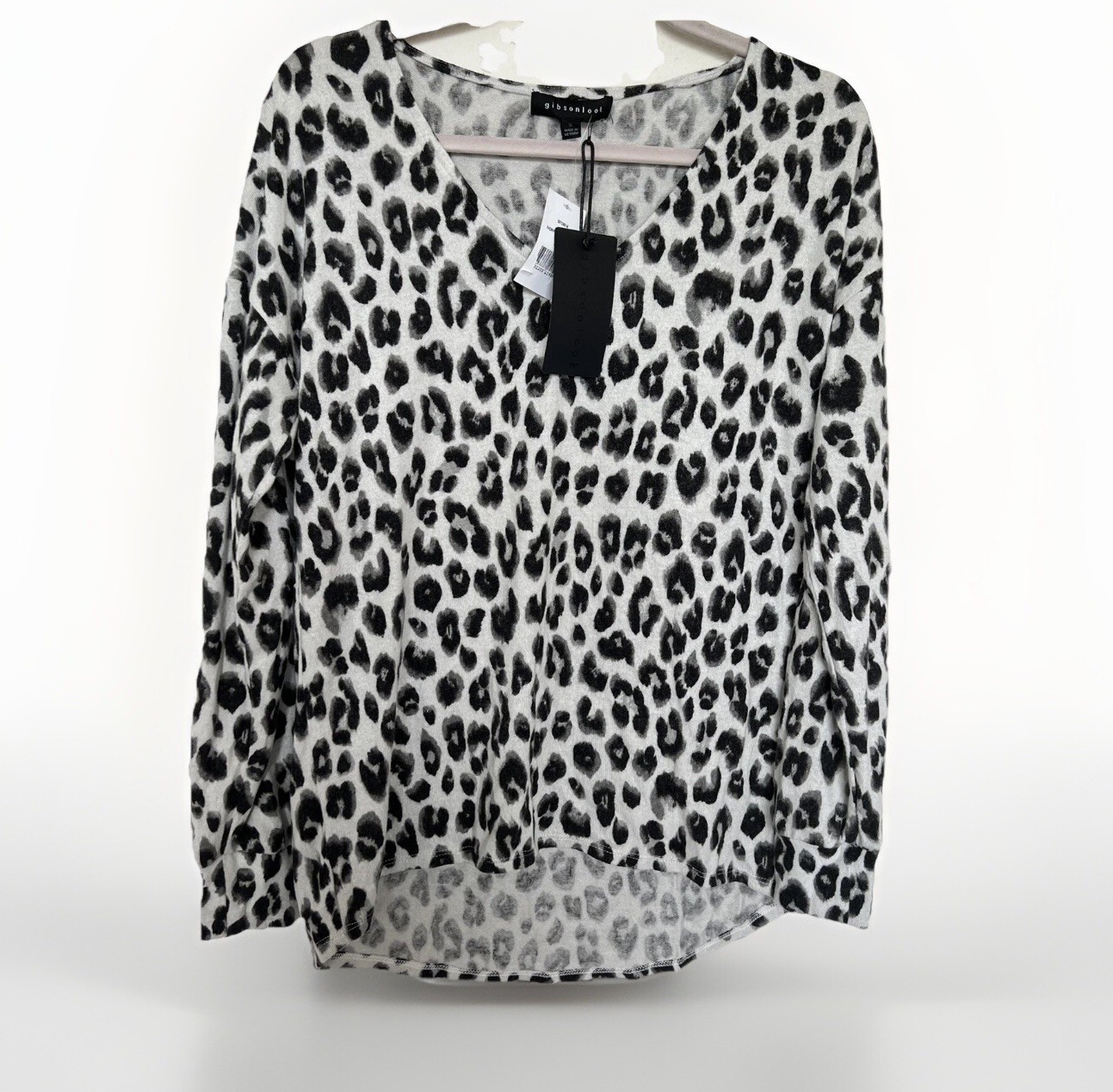 NWT GIBSONLOOK Fleece Sweater Ivory Black Animal Print V-Neck Top Small Womens