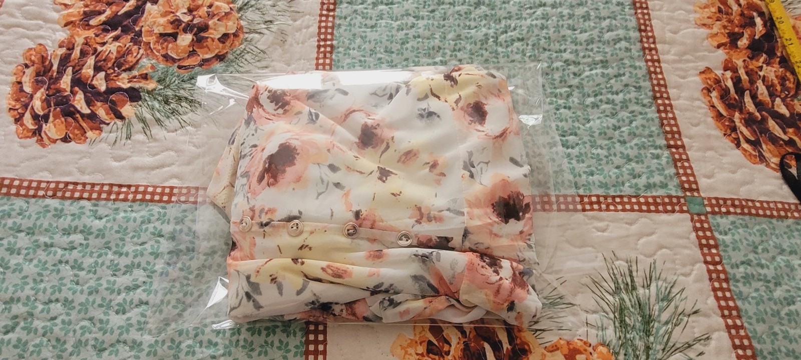 NWOT A Love Story Woman’s Floral Blouse Top Size 2X Gold Tone Buttons Buttons