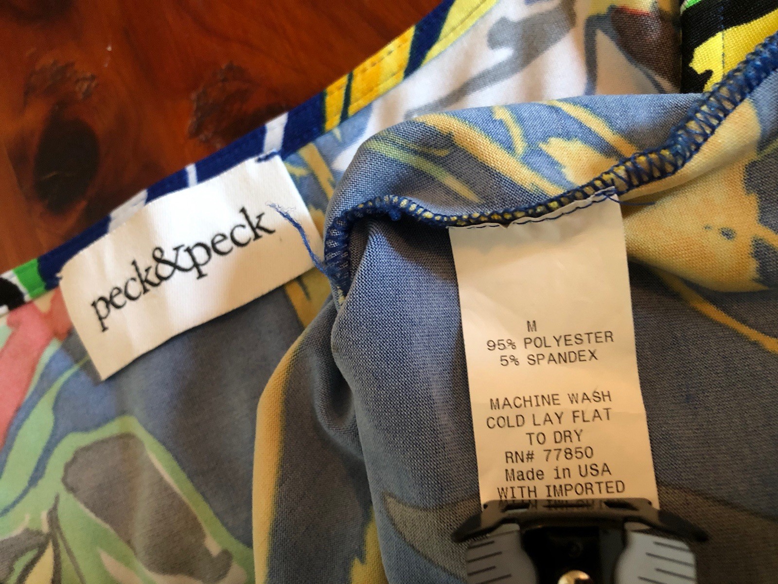 Easy Care Shark Bite Hem Tunic Top Sz Medium Blue Tropical Print Popover Blouse