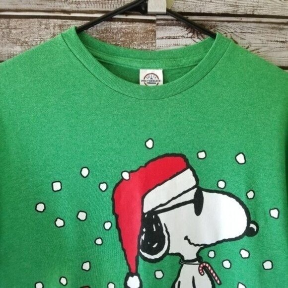 Peanuts Snoopy & Woodstock Unisex Short-Sleeved Tee Green Chillin Holiday
