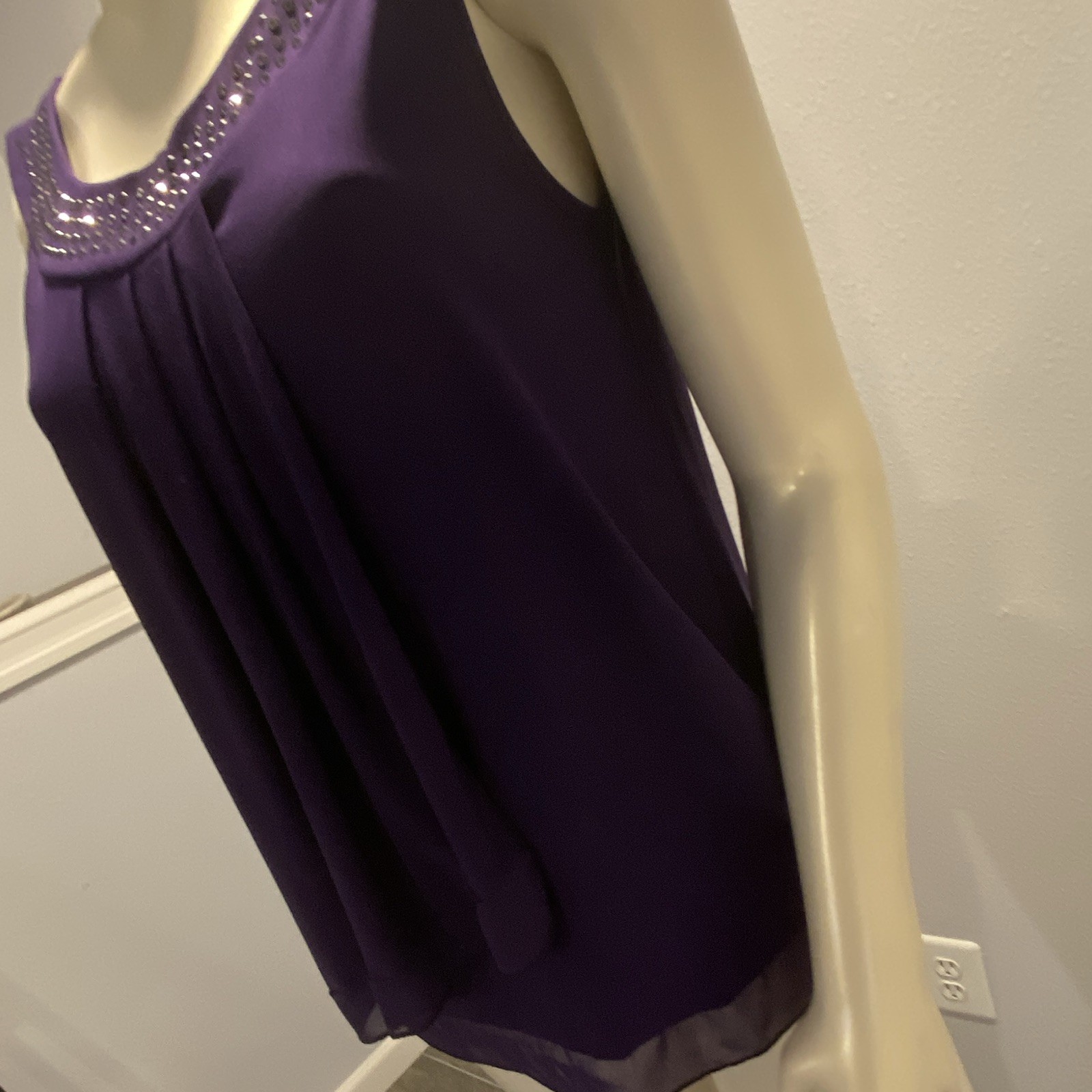 ROZ & ALI S Purple Solid Scoop Neck Sleeveless Studded Pleated Chiffon Tank Top