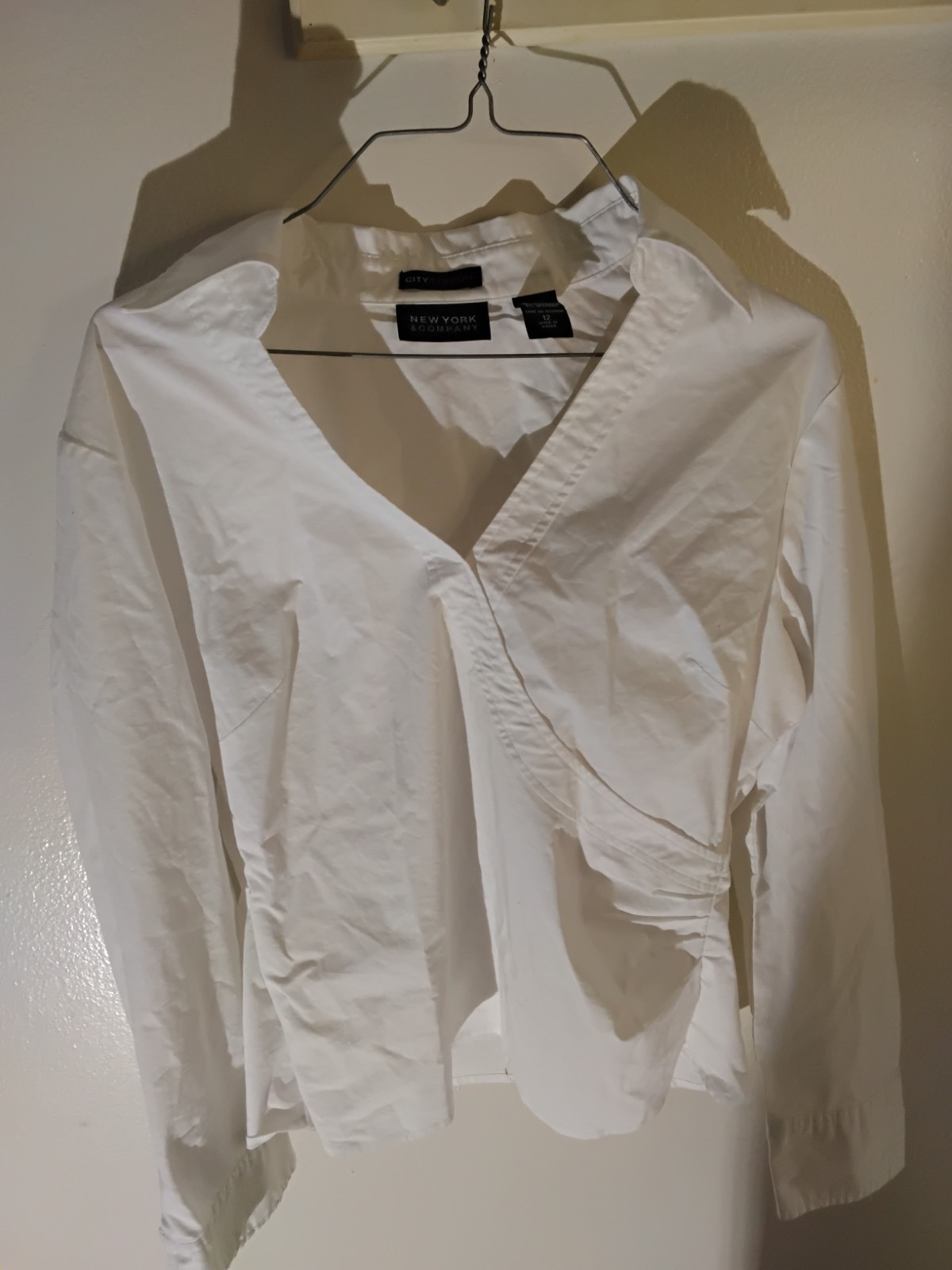 New York & Company Women’s White Solid Collared Long Sleeve Button-Up Blouse 12