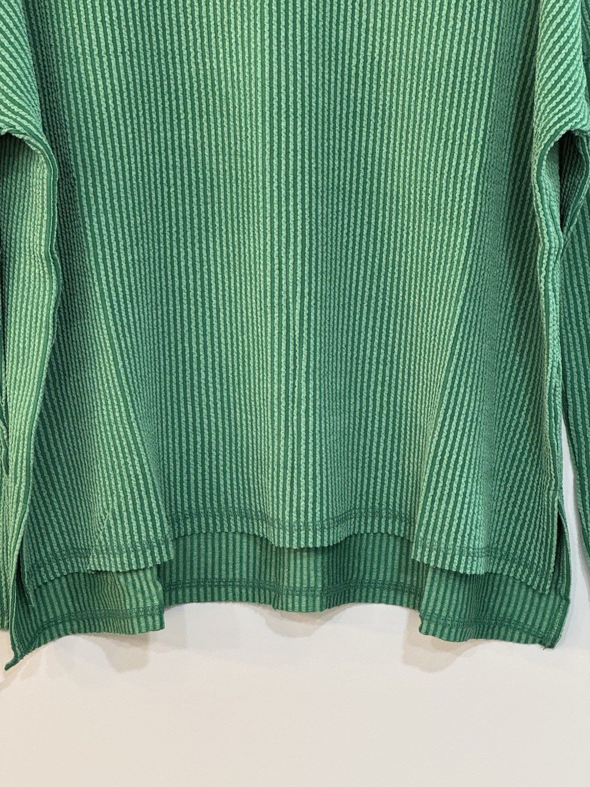 NWT Green Zenana Raised Rib Long Sleeve Top Style #RTL-8452A – S/M or L/XL