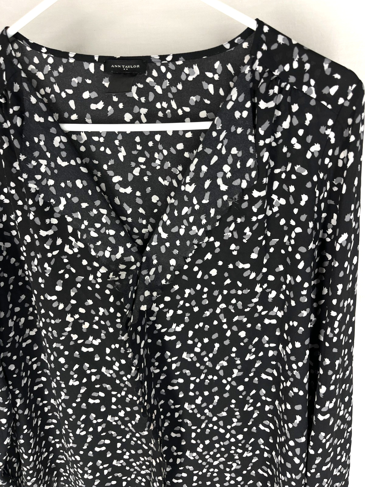 ANN TAYLOR Blouse Size Medium Black Gray Ruffle Sheer Ditzy Flirty Office Top