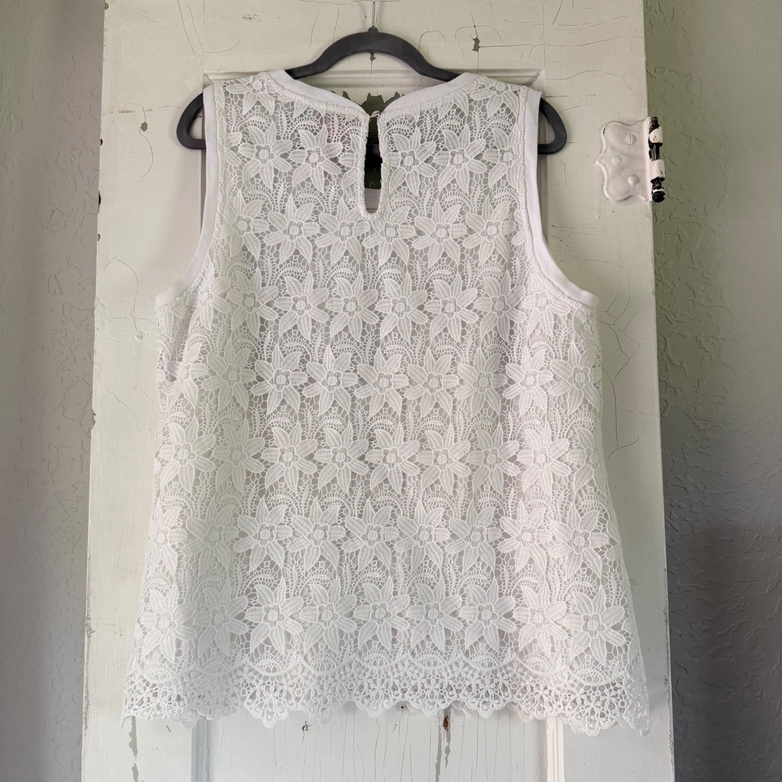 V Cristina White Lace Butterfly Embroidered Sleeveless Top XL Floral Scallop Hem