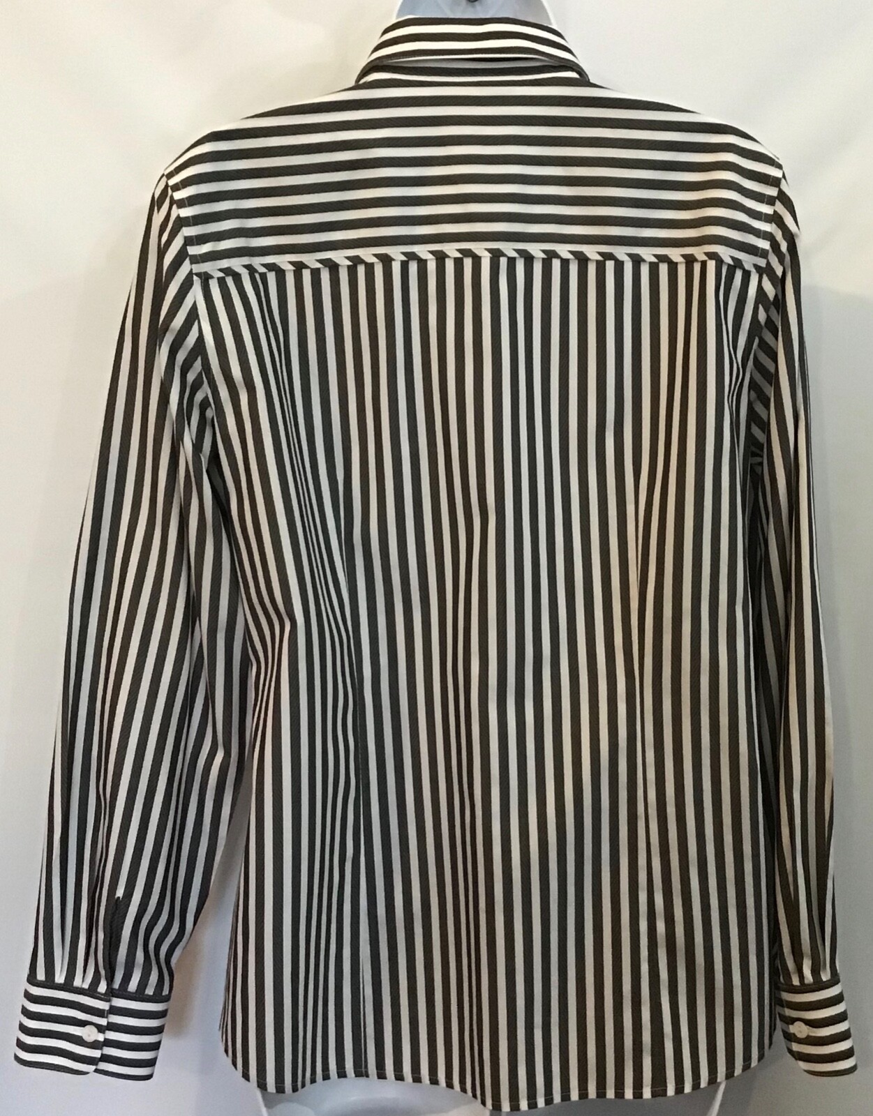 Foxcroft 8 Charcoal Gray White Non Iron Fitted Collar Button Cotton Blouse