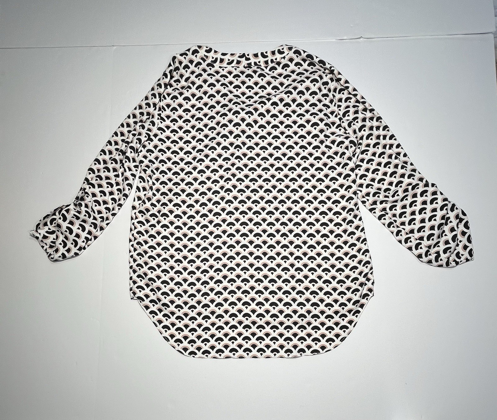 Jones New York Signature Women’s Large Geometric Print Blouse Long Sleeve Ivory