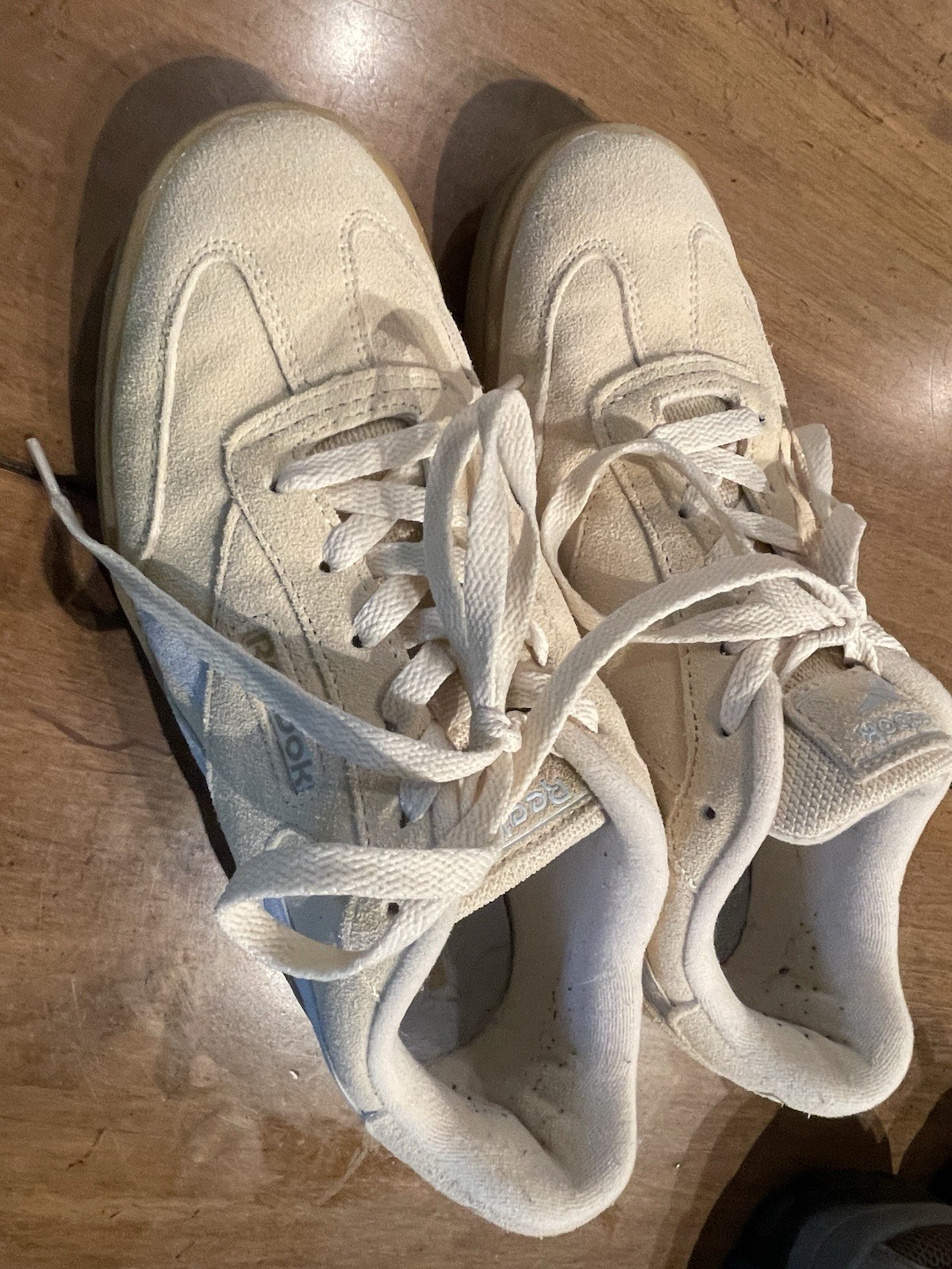 Reebok Beige Light Blue Low Top Sneakers Women’s Lace Up Gum Sole FFC0092429
