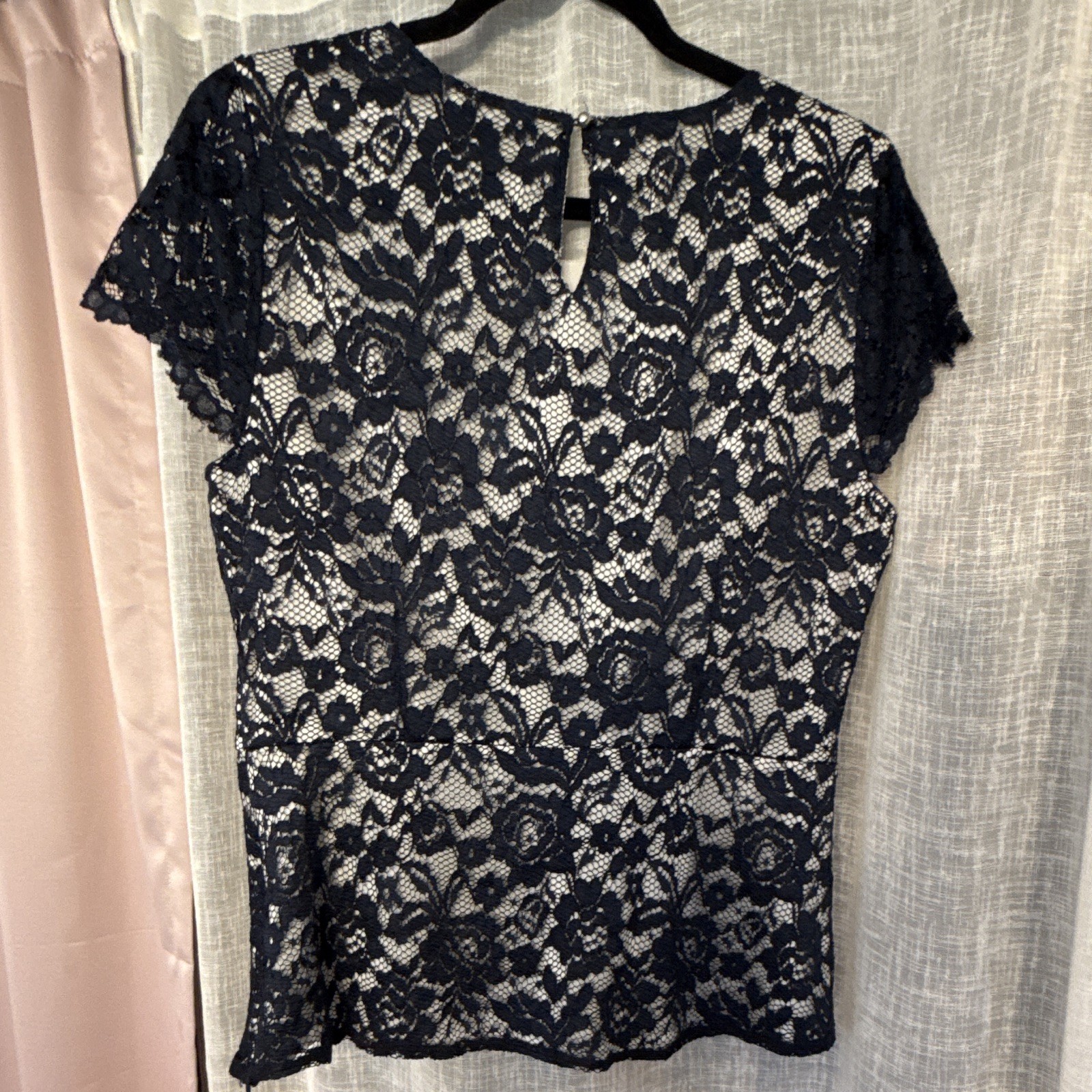 THE LIMITED woman Sz L navy blue floral lace overlay, side zipper blouse