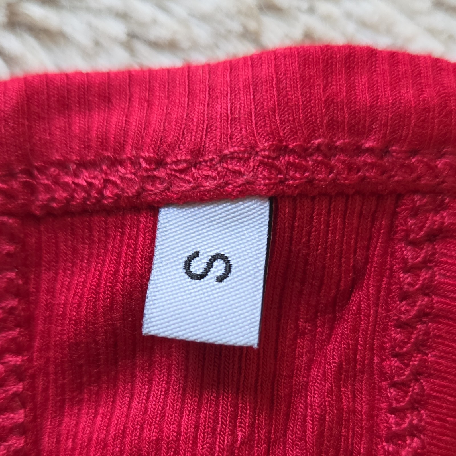 Women’s Red Solid Ribbed Knit Racerback V-Neck Tank Top, Size S Regular