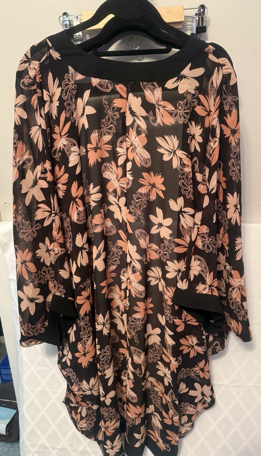Torrid Women’s Plus Size 2 Black/Pink Floral Lightweight Open Front Kimono