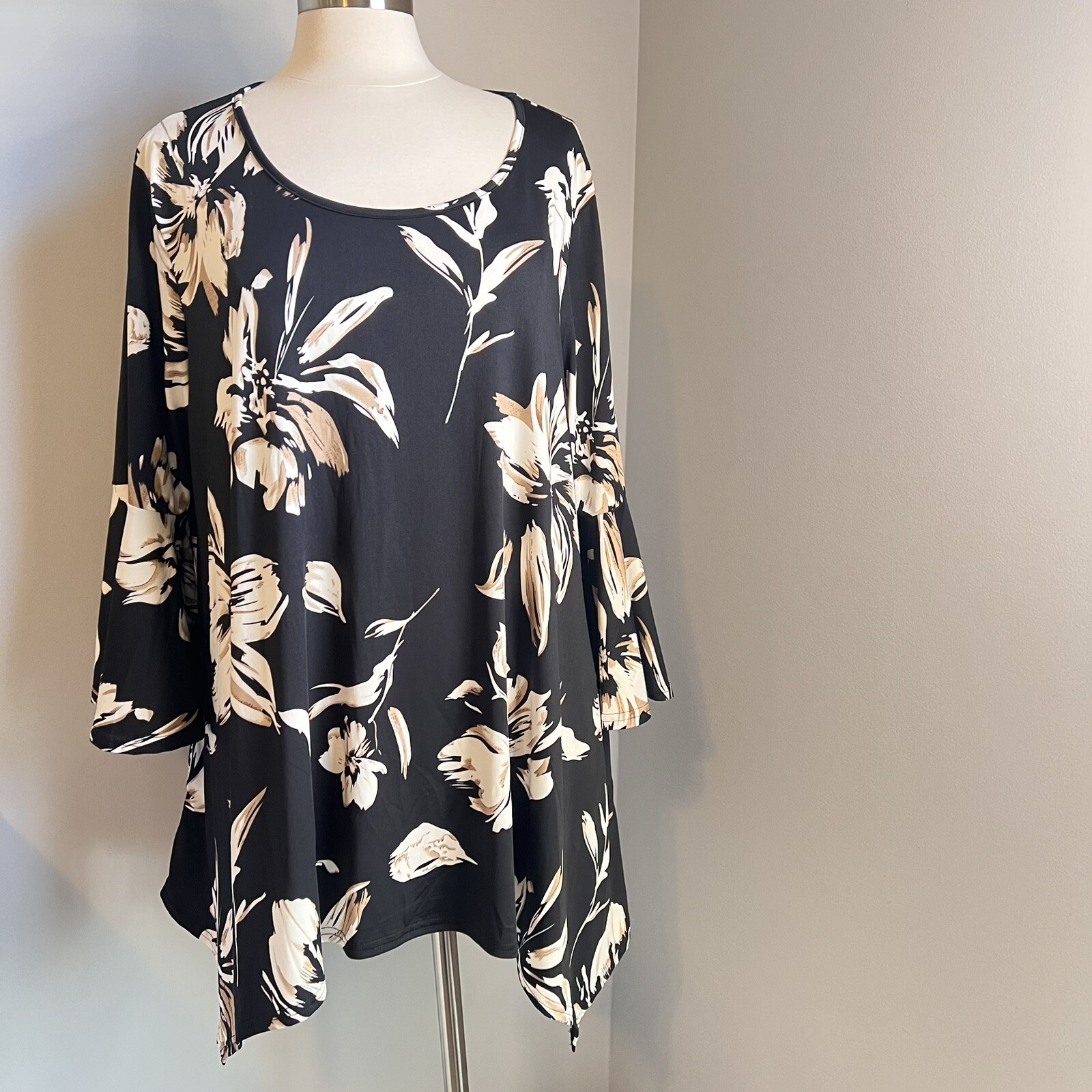 White Mark Size 3XL Multicolor Black Floral Scoop Neck Slinky Blouse Top