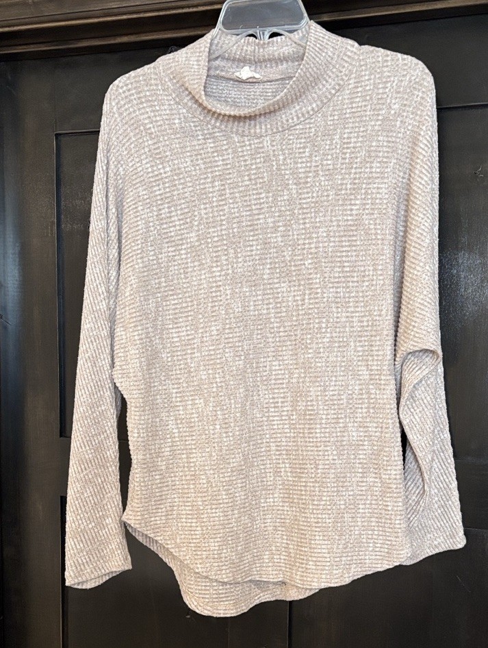 Hem and Thread Tan/White Long Sleeve Top Women’s Size Medium