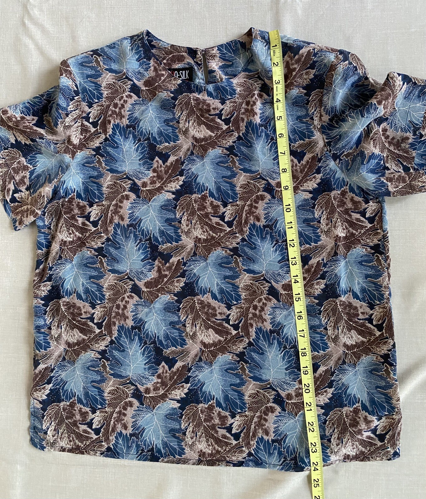 Vintage Quo-Silk 100% Silk Blouse Sz Petite M Fall/Leaf Pattern Shoulder Pads