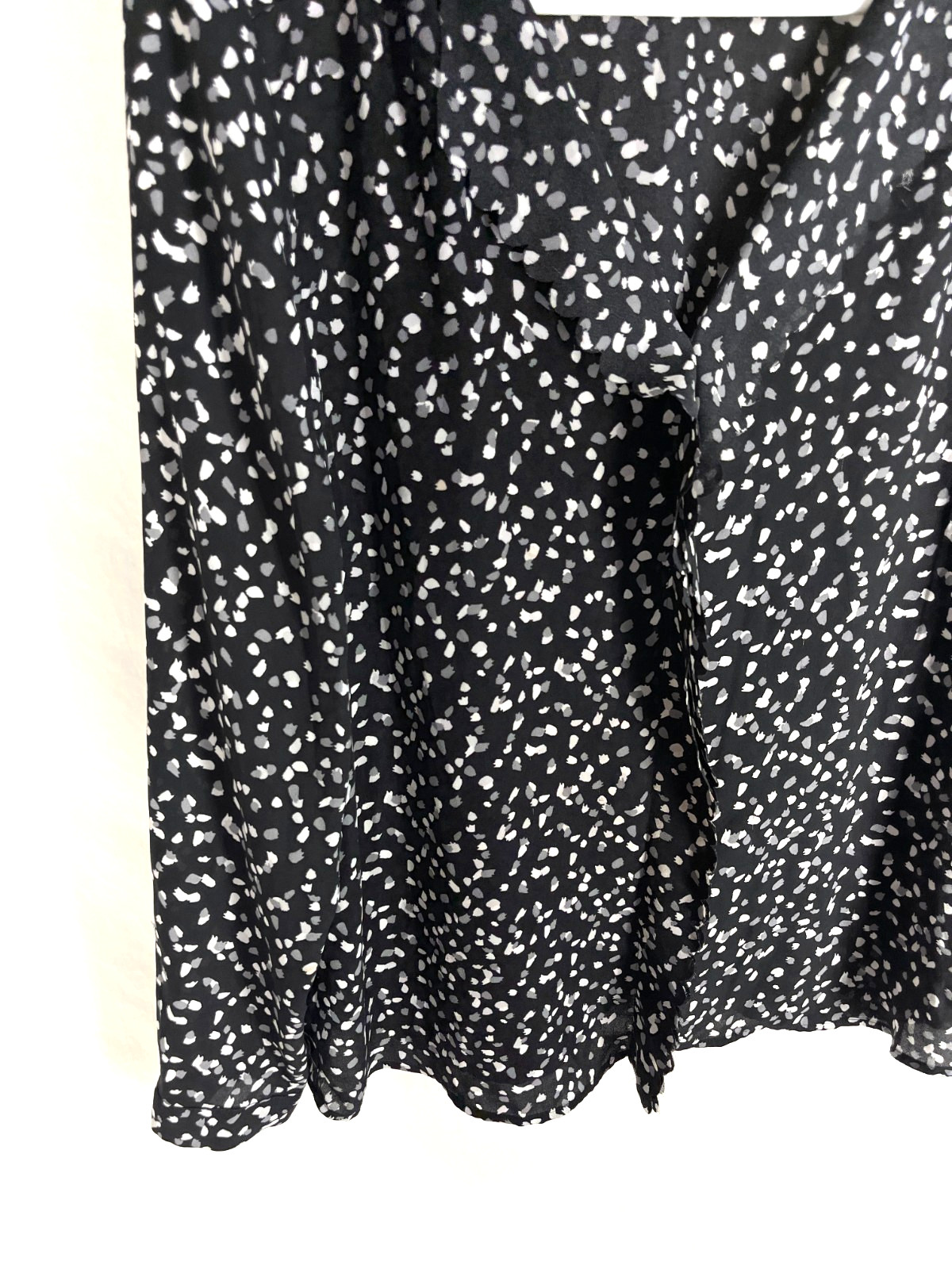 ANN TAYLOR Blouse Size Medium Black Gray Ruffle Sheer Ditzy Flirty Office Top
