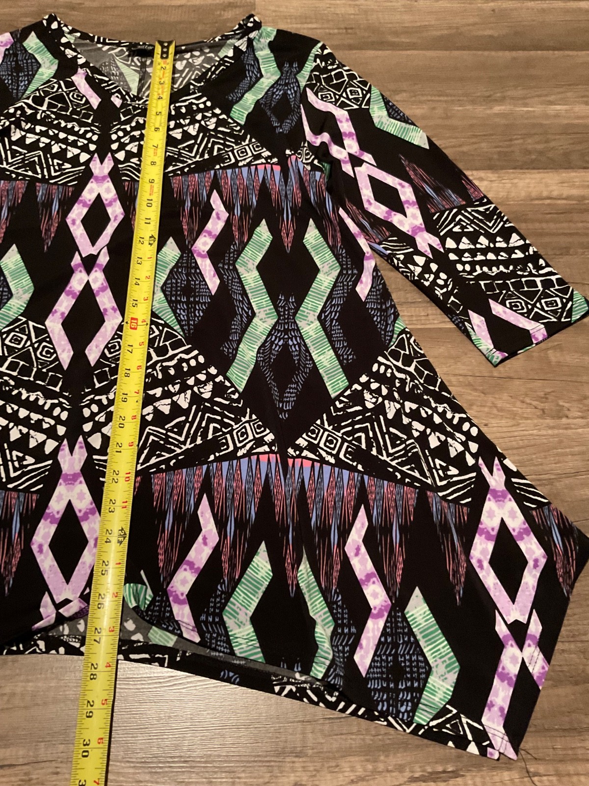 JOSTAR WOMENS 3/4 SLEEVE GEOMETRIC ASYMMETRICAL TUNIC (SIZE UNKNOWN) MULTICOLOR