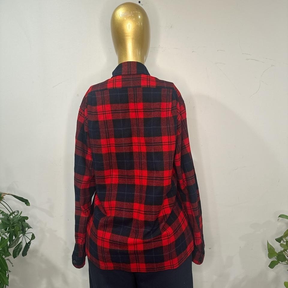 Vintage Pendleton Red and black plaid 100% wool flannel shirt MEDIUM