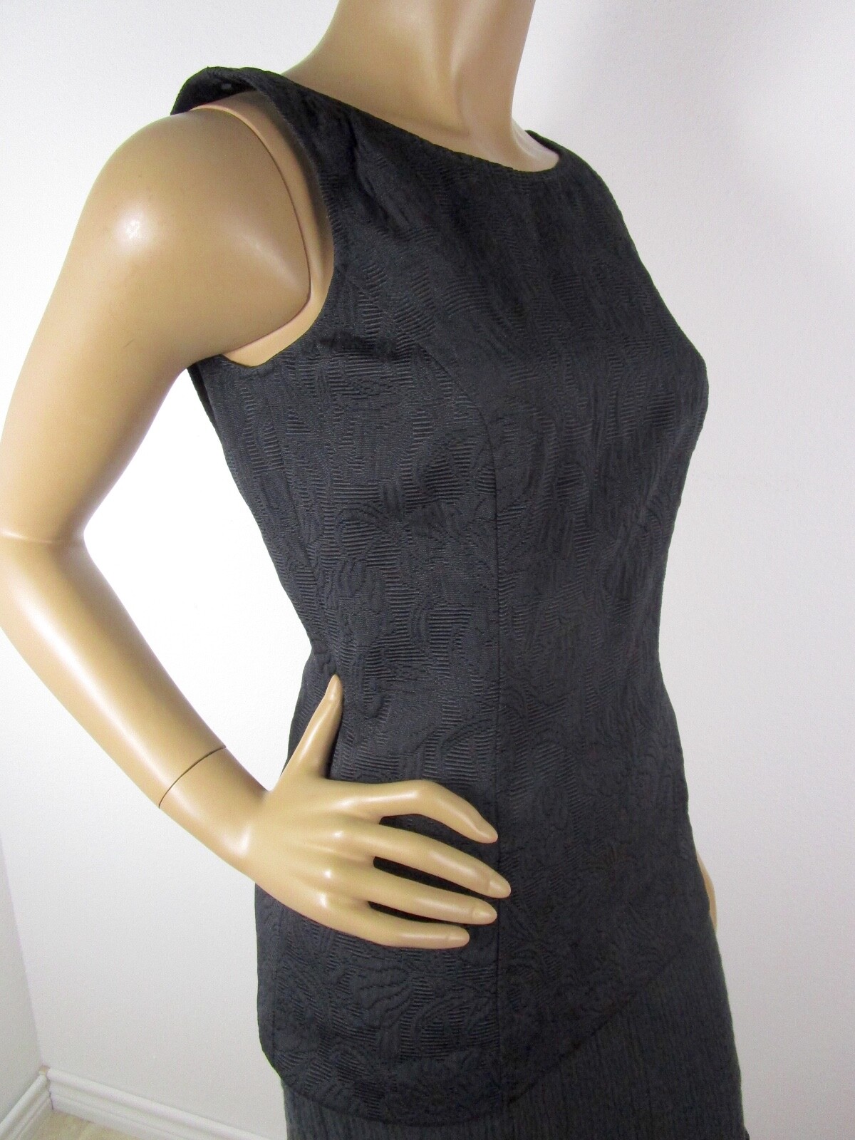 YL By YAIR Black Sleeveless Top Size 4 Floral Embossed Boat Neck Back Zip