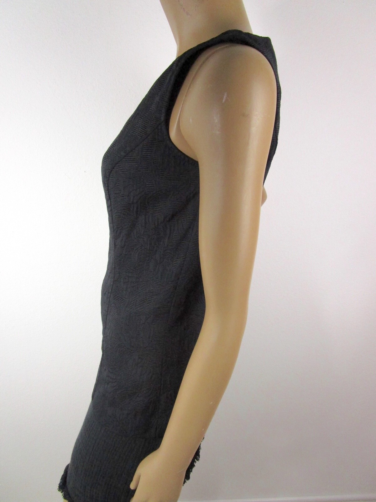 YL By YAIR Black Sleeveless Top Size 4 Floral Embossed Boat Neck Back Zip