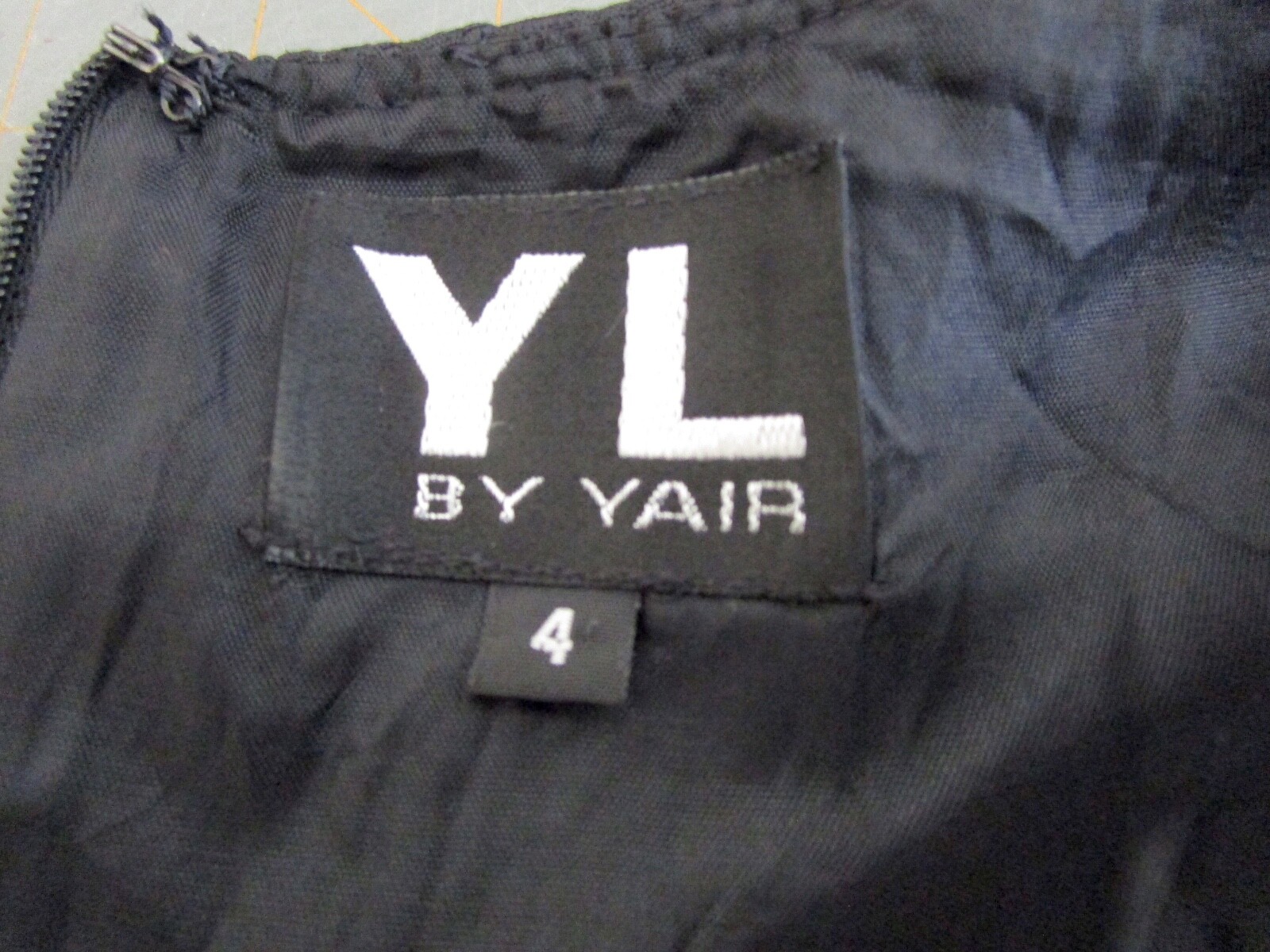 YL By YAIR Black Sleeveless Top Size 4 Floral Embossed Boat Neck Back Zip
