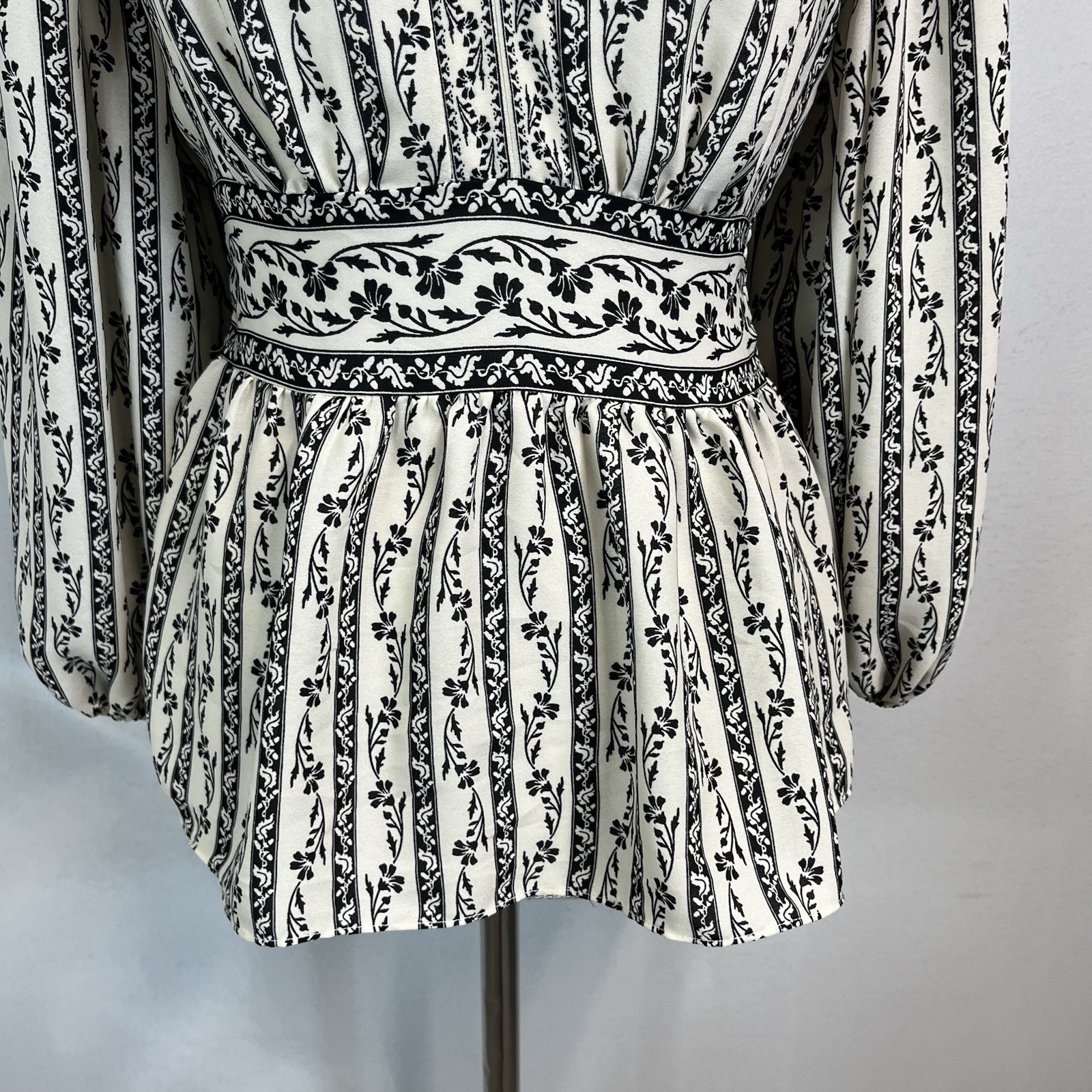 Max Studio Blouse size Extra Small Black Ivory Floral Peasant Boho Wedding Slim