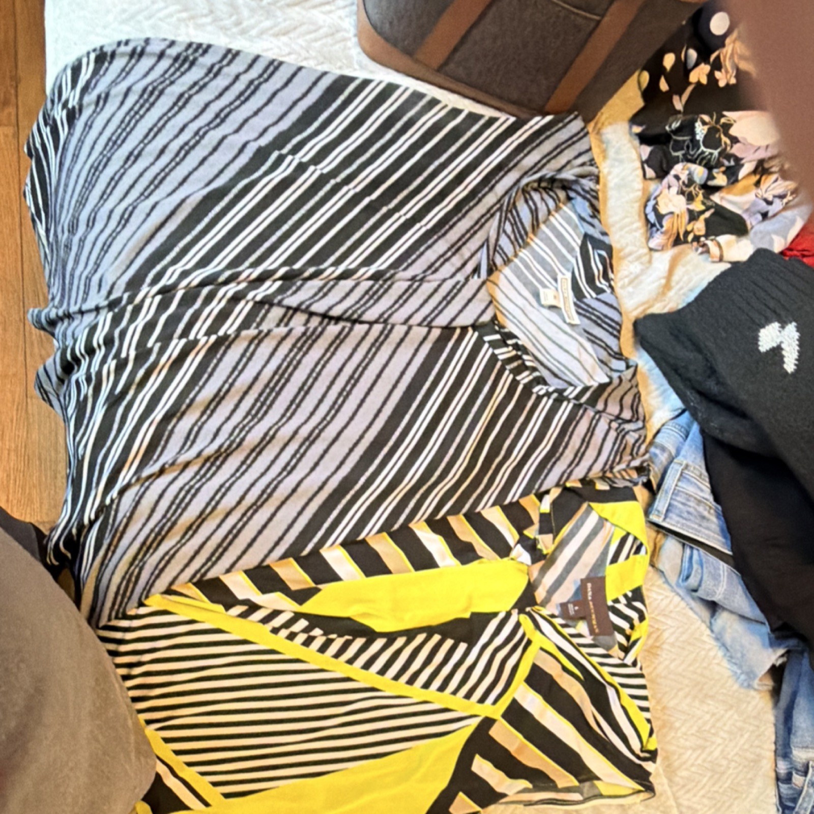 Dana Buchman Striped Blouses XL & L Black White Yellow Gray Women’s Lot of 2