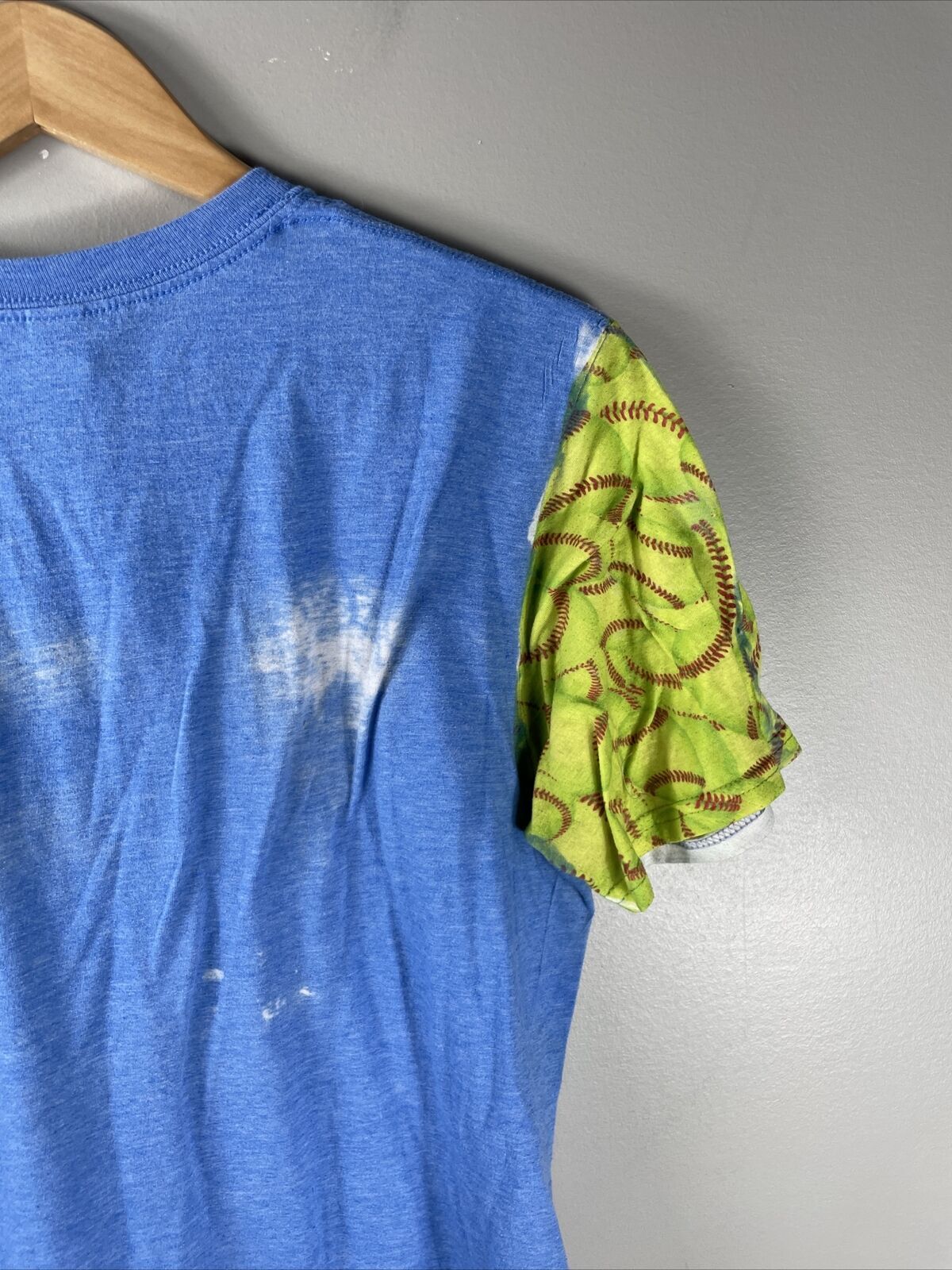 Gildan Bleach Dye Softball “Shell Shockers” T Shirt Women’s Large Blue & Orange