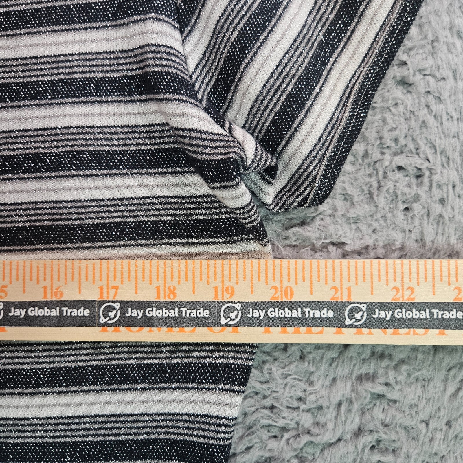 Gloria Vanderbilt Top Women Size 12 / 14 Large Knit Metallic White Black Gray
