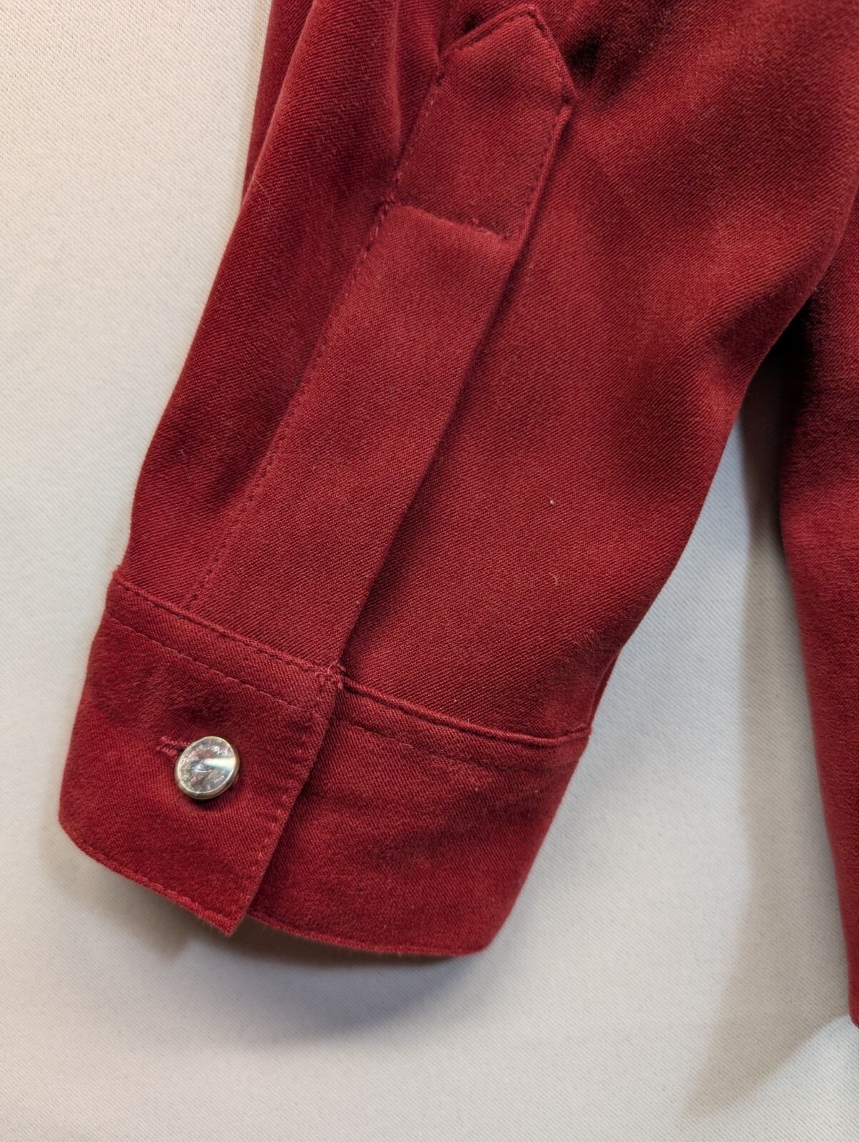 Cascade Blues. Red Rust, long sleeve, crystal button up front top. size L