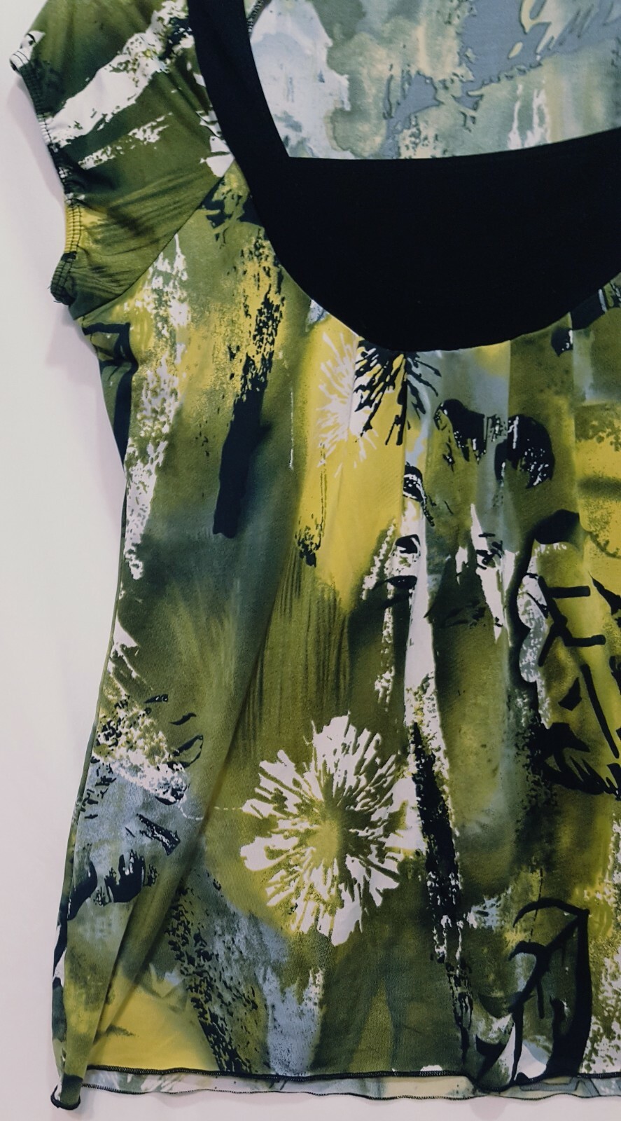 Dynamite Blouse Boho Green Floral Size Medium Leaves Cap Sleeves