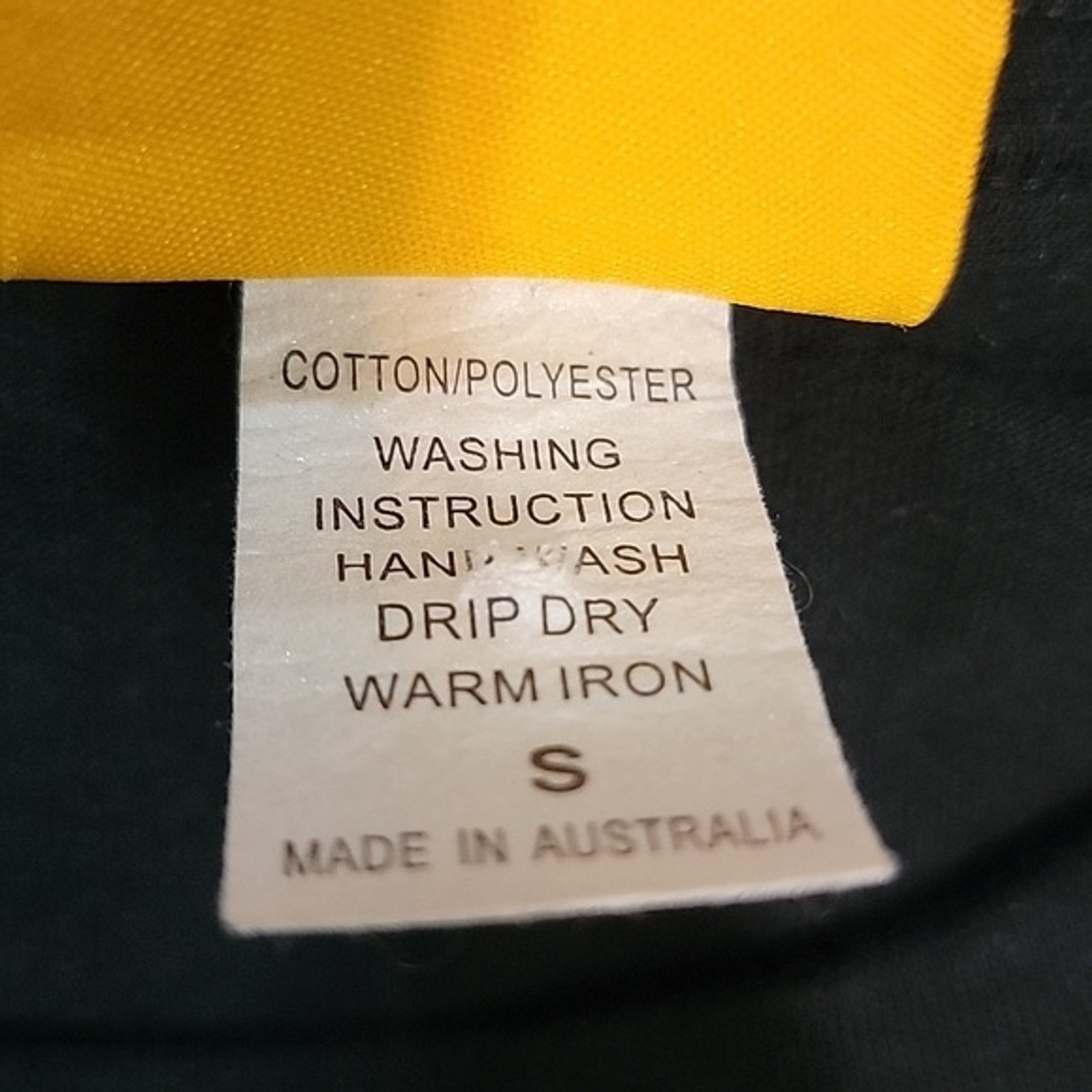 AUSTRALIA Top Womans Small Black Down Under Graphic Tee