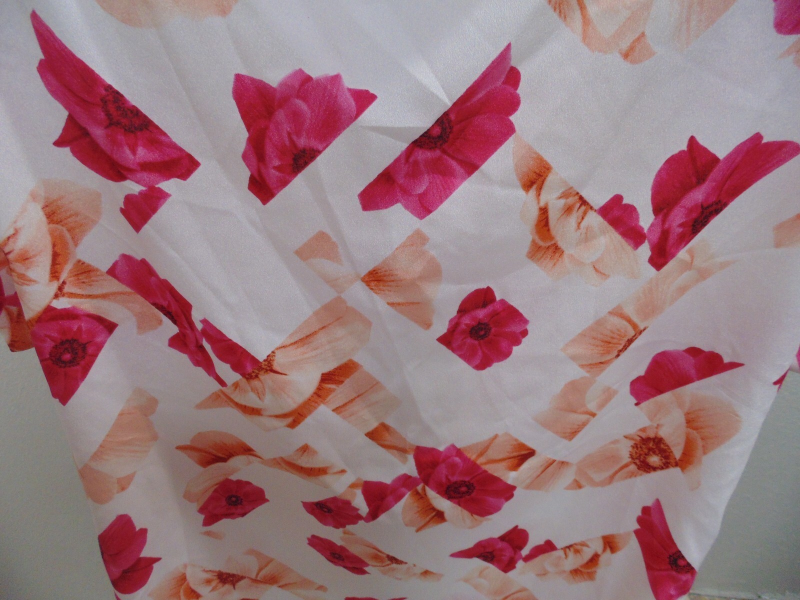 Calvin Klein Women’s Cap Sleeve Pink & White Floral Blouse Key hole Top Size L