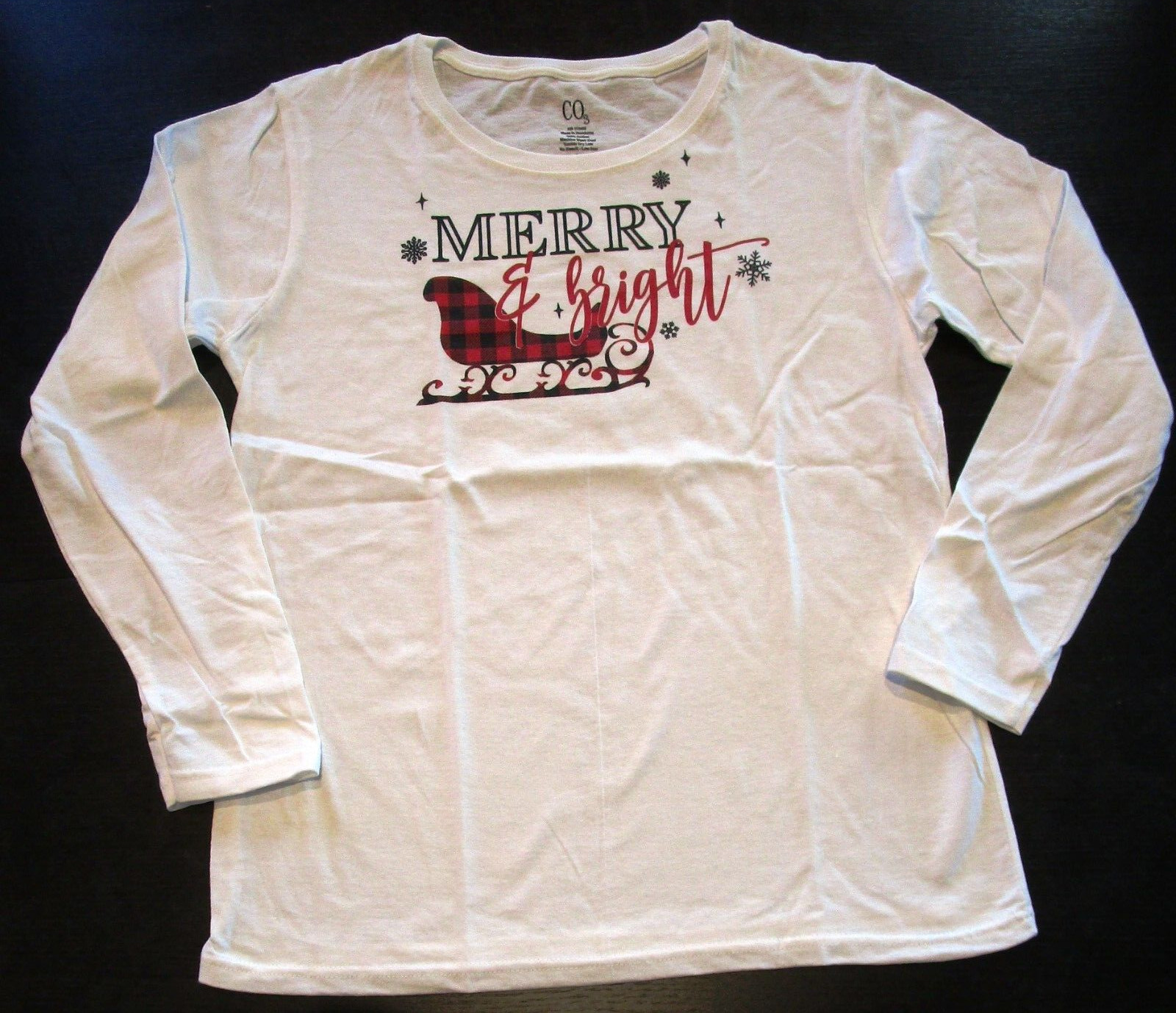 🎅 NWOT Merry & Bright Christmas Tee Shirt * Size MEDIUM * White Long Sleeves 🎄