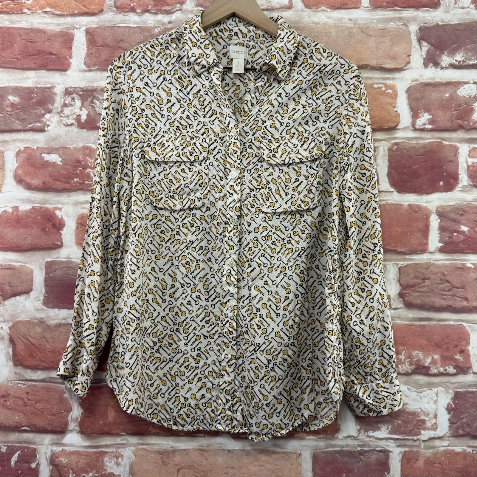 Chicos Top Womens Medium White Yellow Keys Novelty Graphic Casual Career Shirt