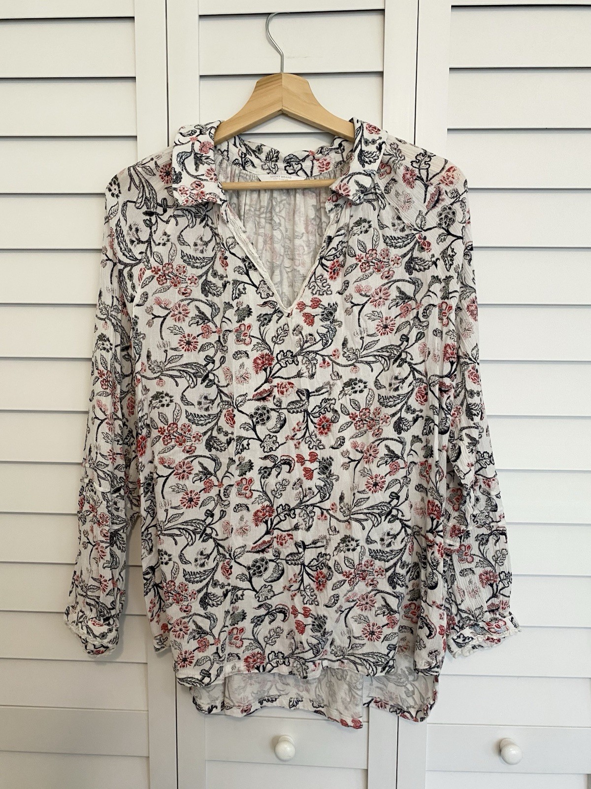 Lucky Brand Long Sleeved Popover Blouse Size L Floral Print White Red Black