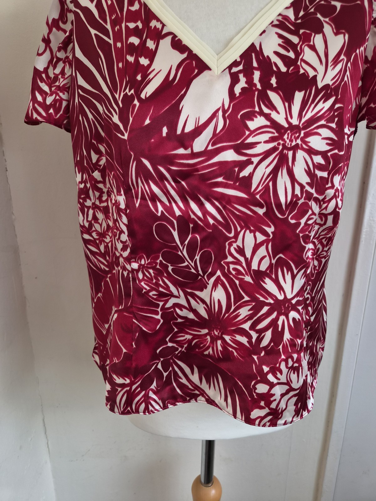 Jacques Vert Blouse Ladies Size 14 Red Ivory Floral Short Sleeve Satin Feel