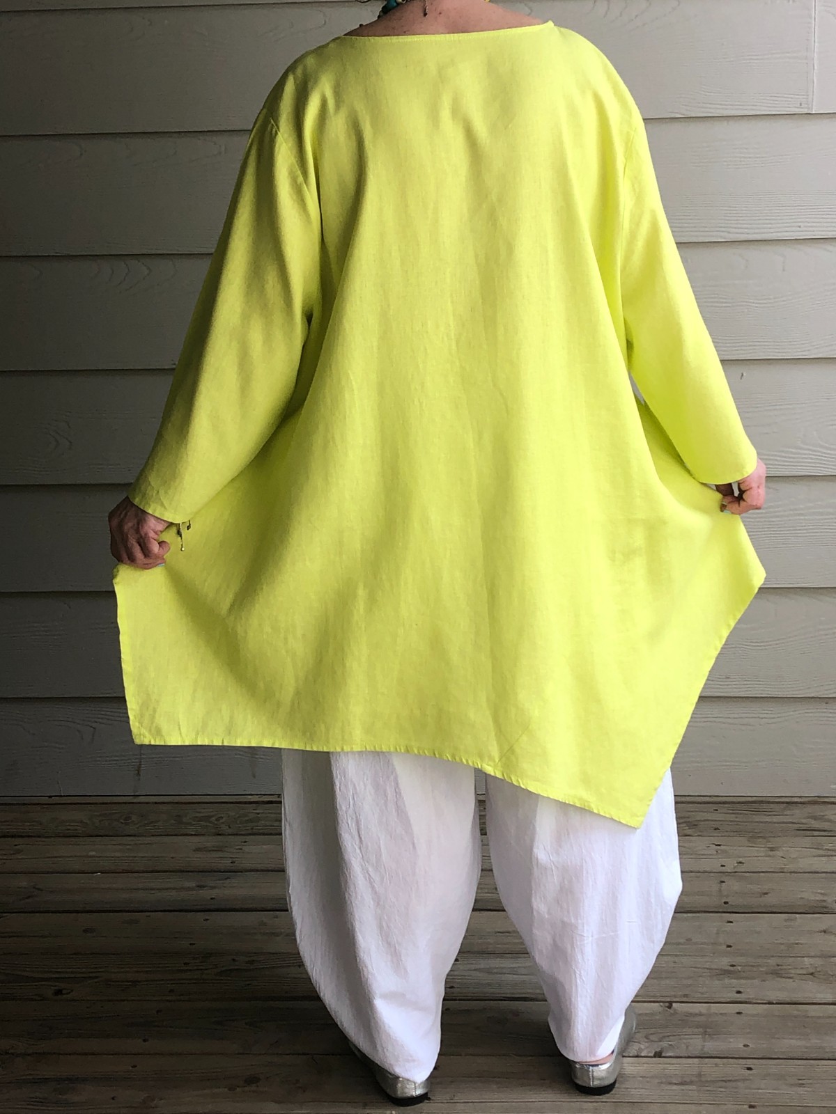 LAGENLOOK ARTSY BOHO OVERSIZED ASYMMETRIC LIME LINEN TUNIC WITH NECKLACE PLUS