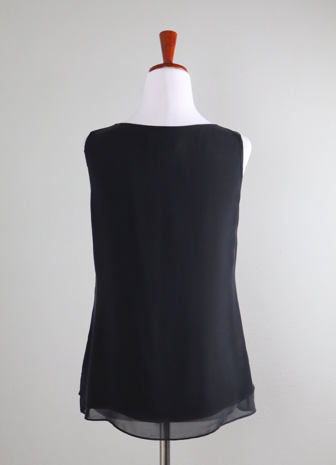 CHICO’S Black Label $119 Solid Black Silk Tiered Keyhole Top Size US 4