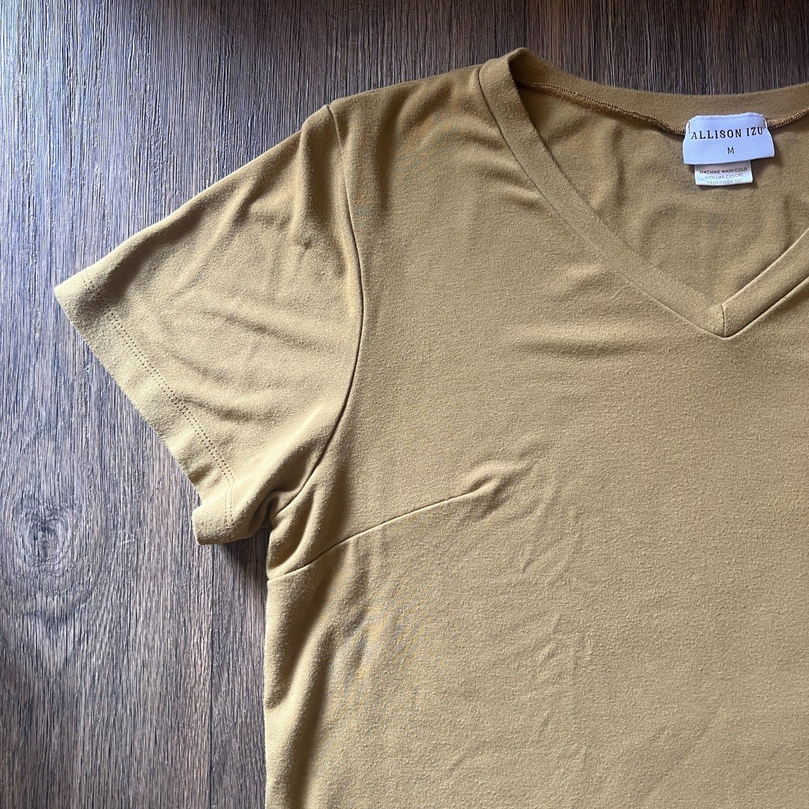 Allison Izu chartruse minimalist capsule indie short sleeve v neck t shirt M
