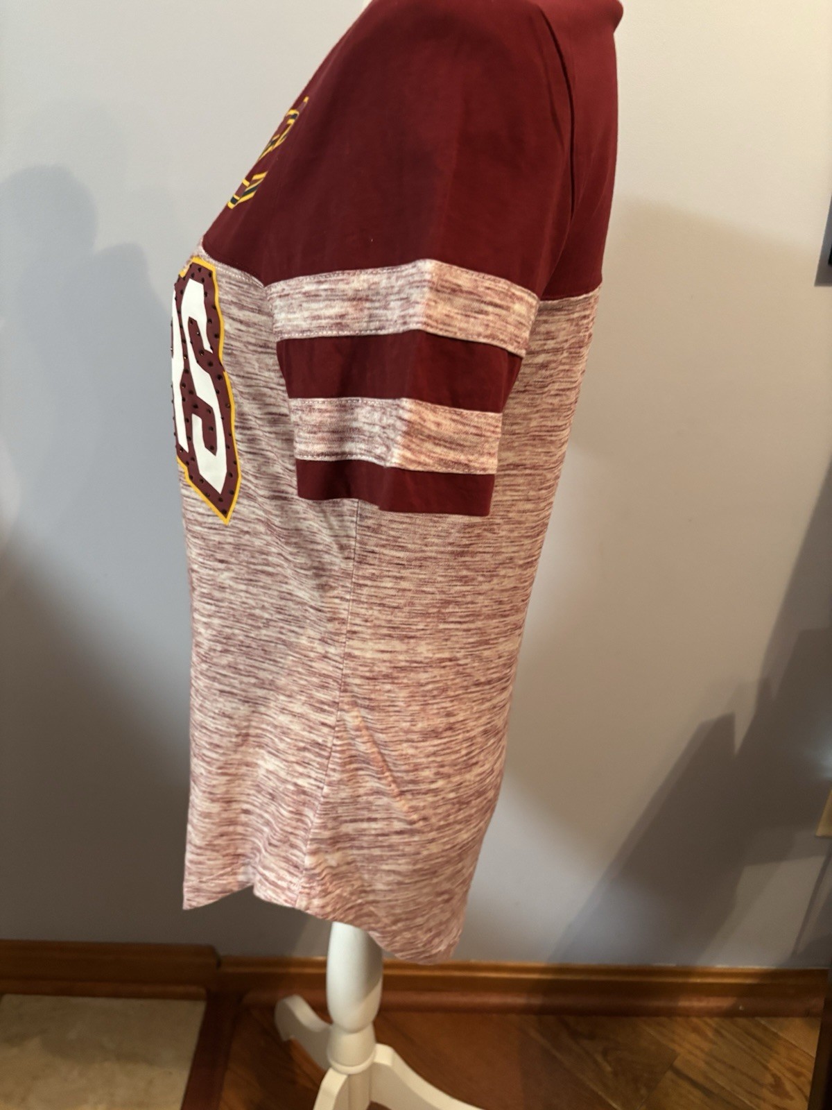 New Era Cleveland Cavaliers Women’s Top Sz Med EUC Burgundy Short Sleev